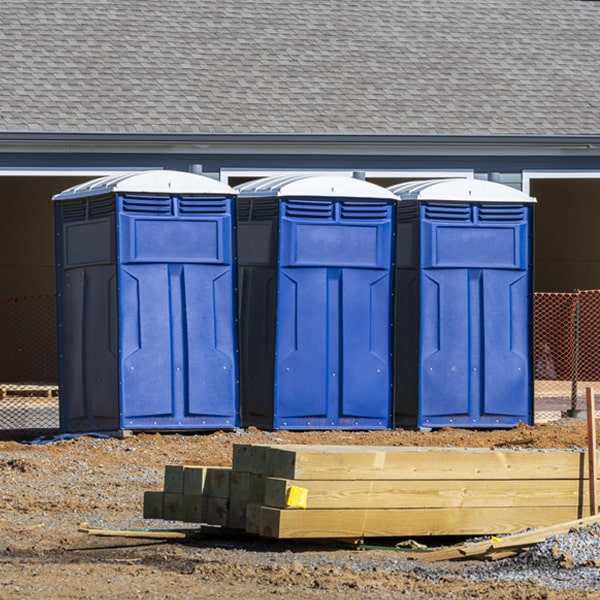 what is the cost difference between standard and deluxe portable toilet rentals in Round Mountain TX